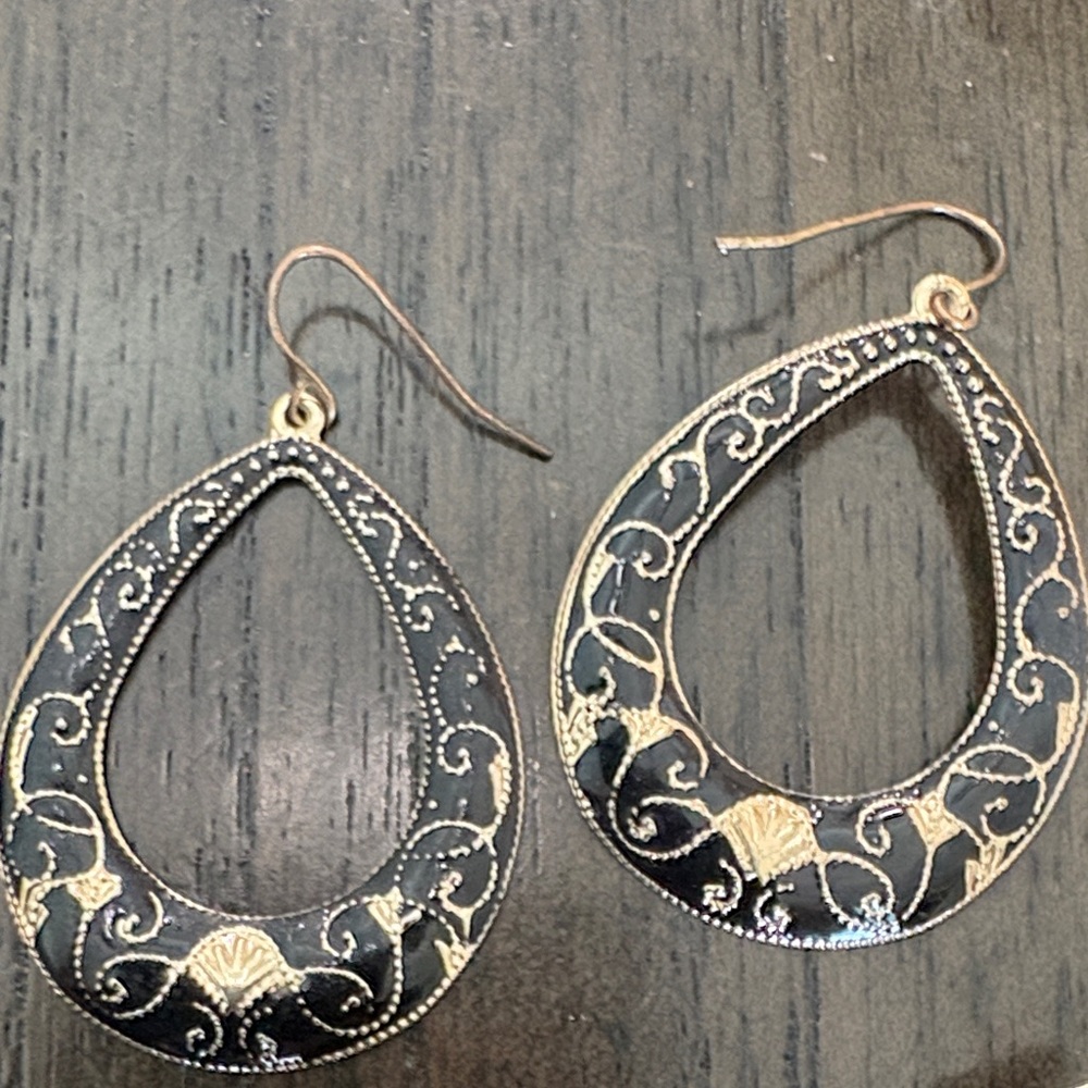 Chic Gold and Silver Earring Collection Pre Owned - Picture 5 of 5
